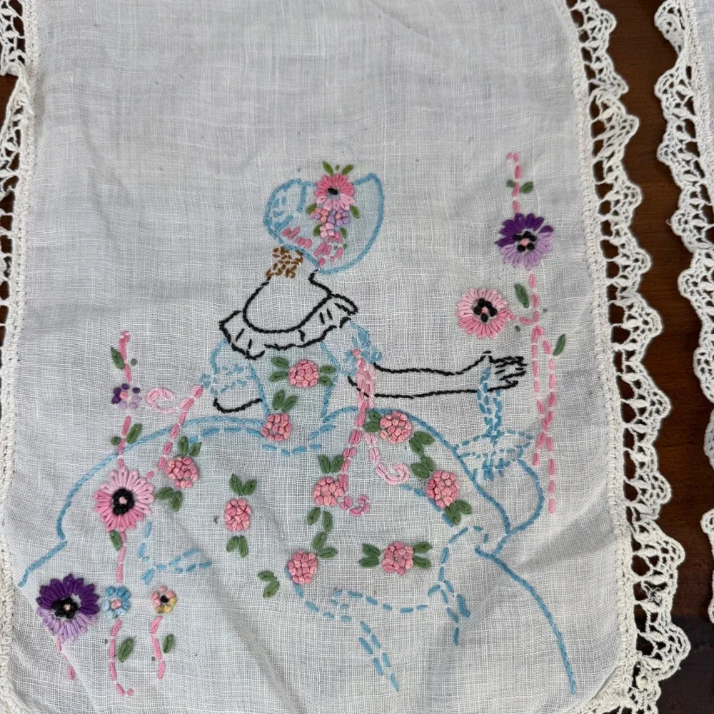 Vintage Hand Embroidered Linen Set Southern Belle Doilies Floral Handkerchiefs